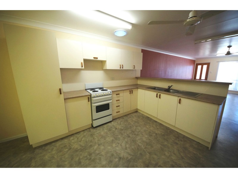 1/102 Thirteenth Avenue, Home Hill QLD 4806