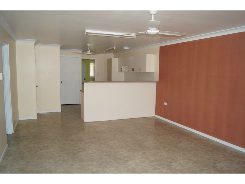 1/102 Thirteenth Avenue, Home Hill QLD 4806