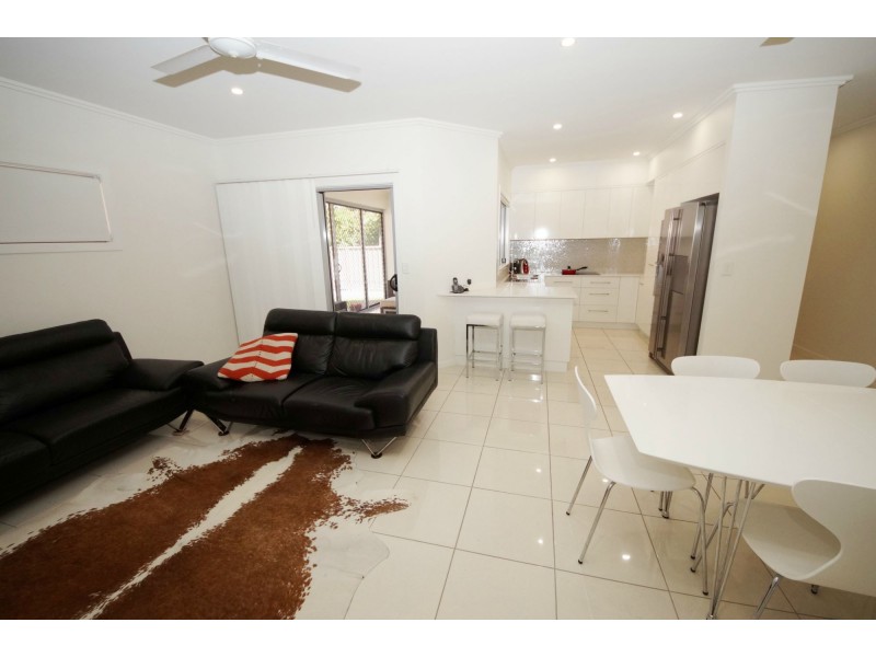 1 & 2/67-69 Ninth Avenue, Home Hill QLD 4806