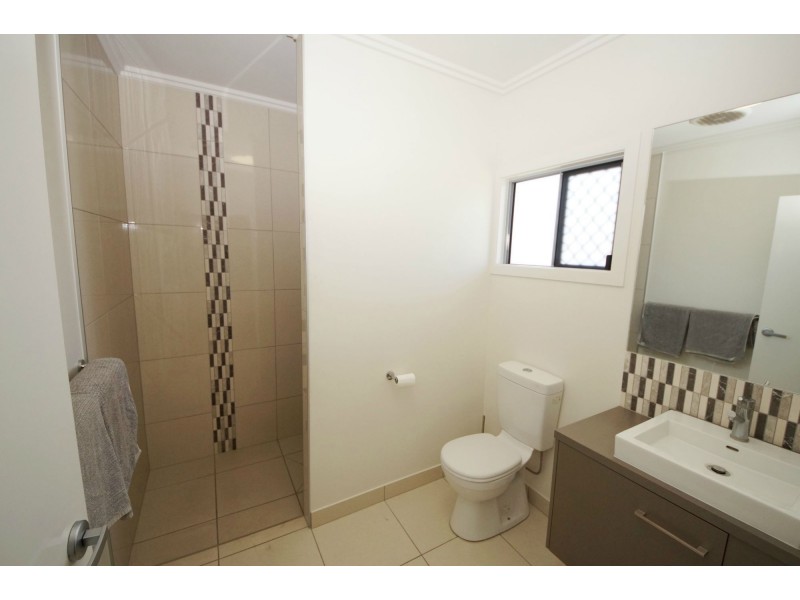 1 & 2/67-69 Ninth Avenue, Home Hill QLD 4806