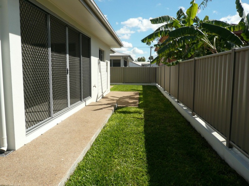 1 & 2/67-69 Ninth Avenue, Home Hill QLD 4806