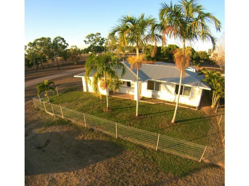 27 Fourth Avenue, Home Hill QLD 4806