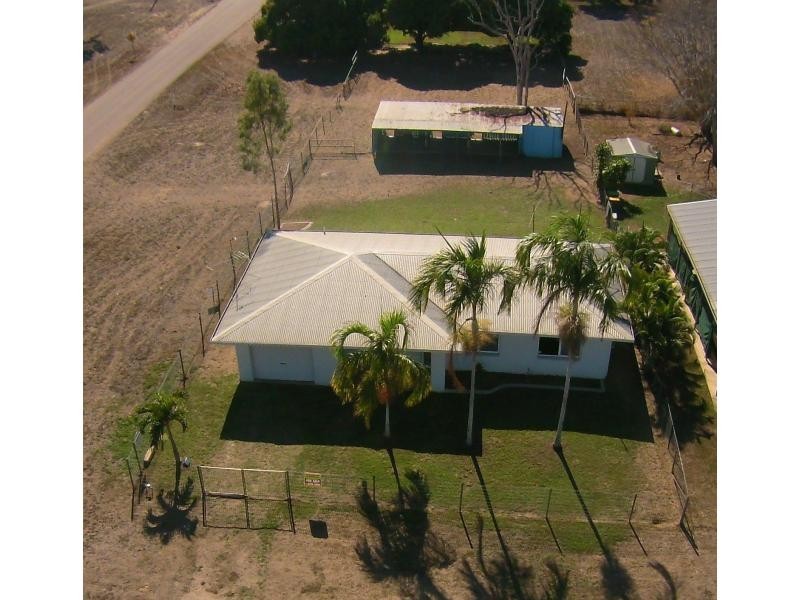 27 Fourth Avenue, Home Hill QLD 4806
