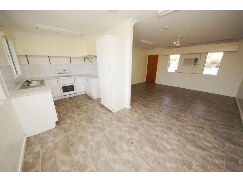27 Fourth Avenue, Home Hill QLD 4806