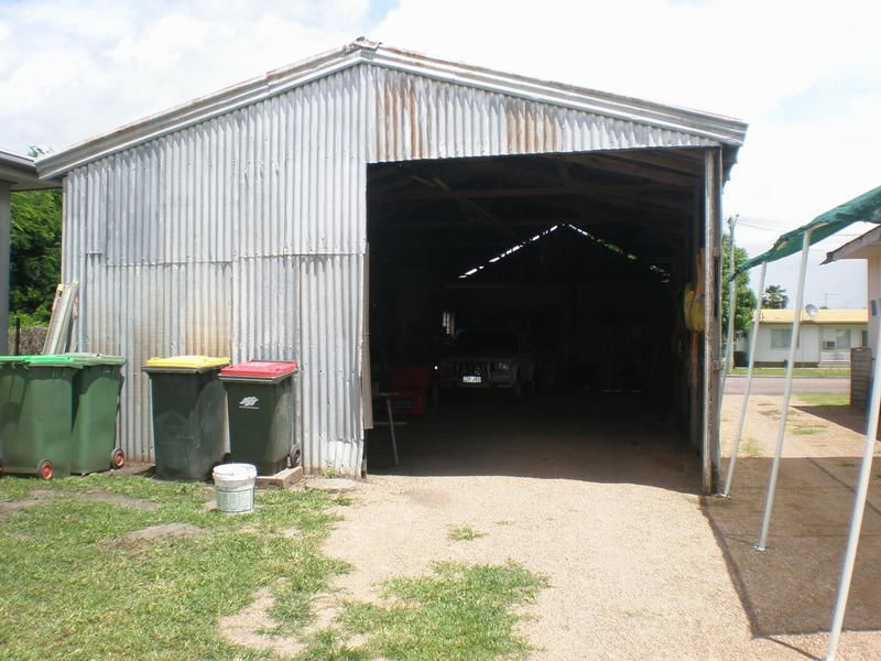 27 Tenth Avenue, Home Hill QLD 4806