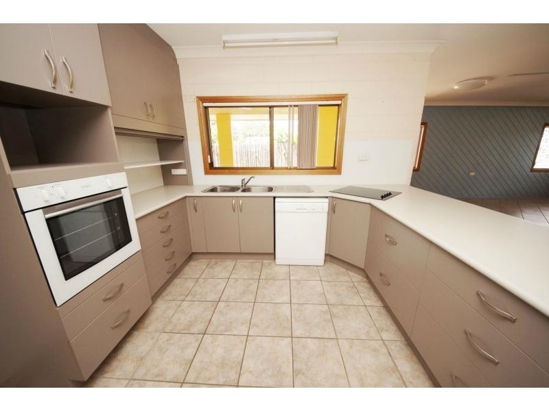 101 Seventh Avenue, Home Hill QLD 4806