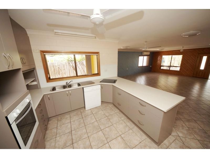 101 Seventh Avenue, Home Hill QLD 4806