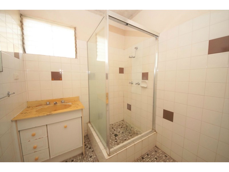 4/9 Queen Street, Ayr QLD 4807