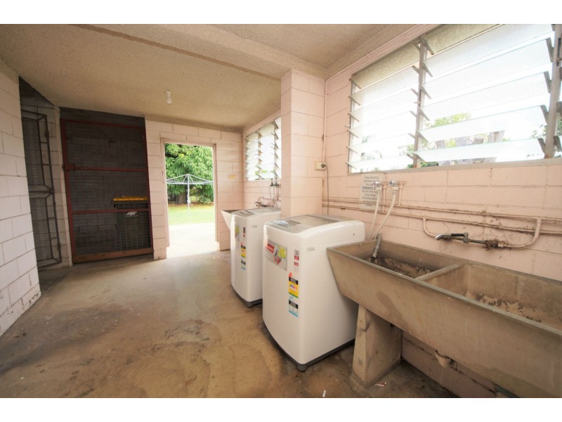 4/9 Queen Street, Ayr QLD 4807