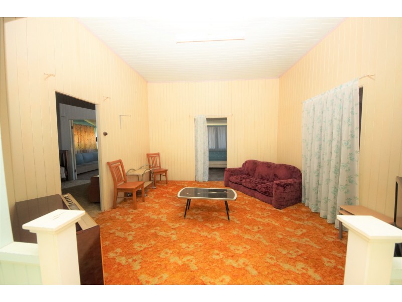 10 Tenth Street, Home Hill QLD 4806