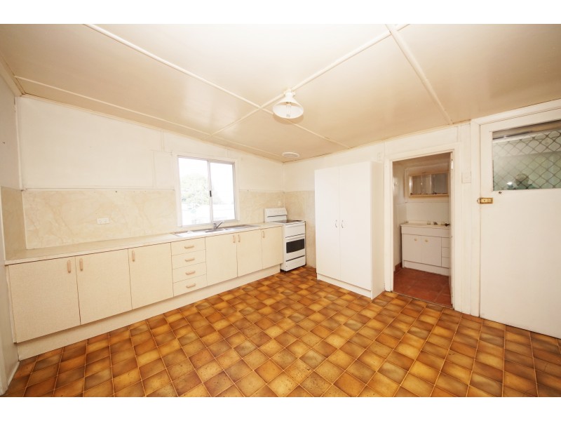 24 Tenth Avenue, Home Hill QLD 4806