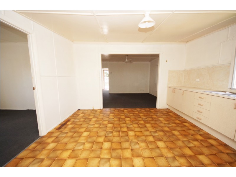 24 Tenth Avenue, Home Hill QLD 4806