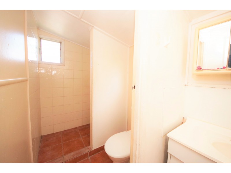 24 Tenth Avenue, Home Hill QLD 4806