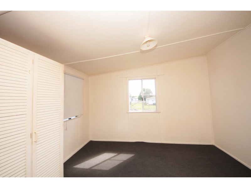 24 Tenth Avenue, Home Hill QLD 4806