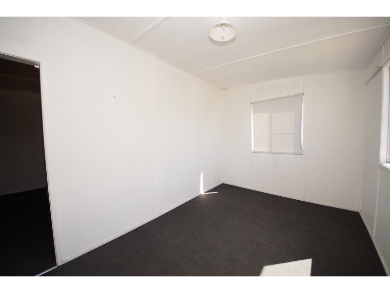 24 Tenth Avenue, Home Hill QLD 4806