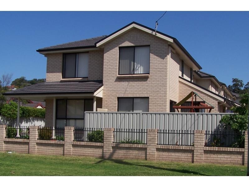 5/8 Mackie Street, Coniston NSW 2500