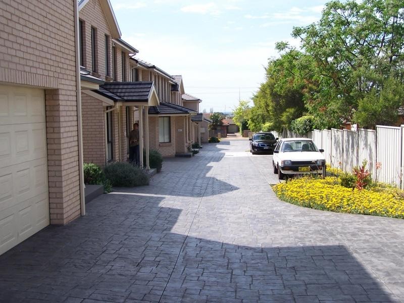 3/8 Mackie Street, Coniston NSW 2500