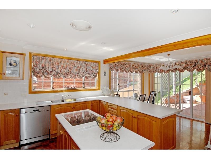 9 Sheringa Grove, Cordeaux Heights NSW 2526