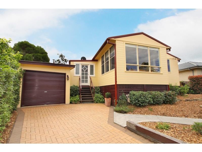 8 Orana Parade, Unanderra NSW 2526