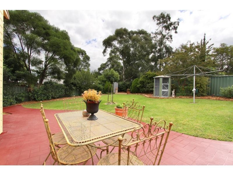 8 Orana Parade, Unanderra NSW 2526