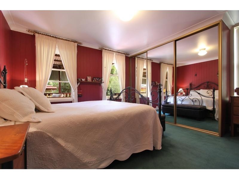 8 Orana Parade, Unanderra NSW 2526