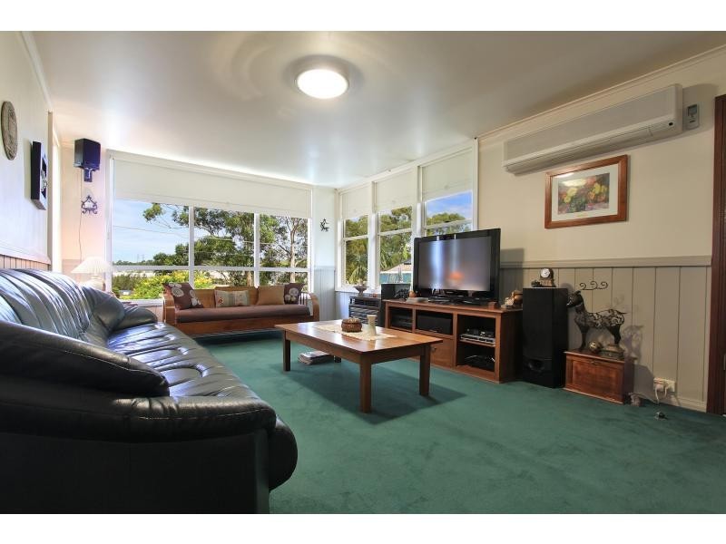 8 Orana Parade, Unanderra NSW 2526