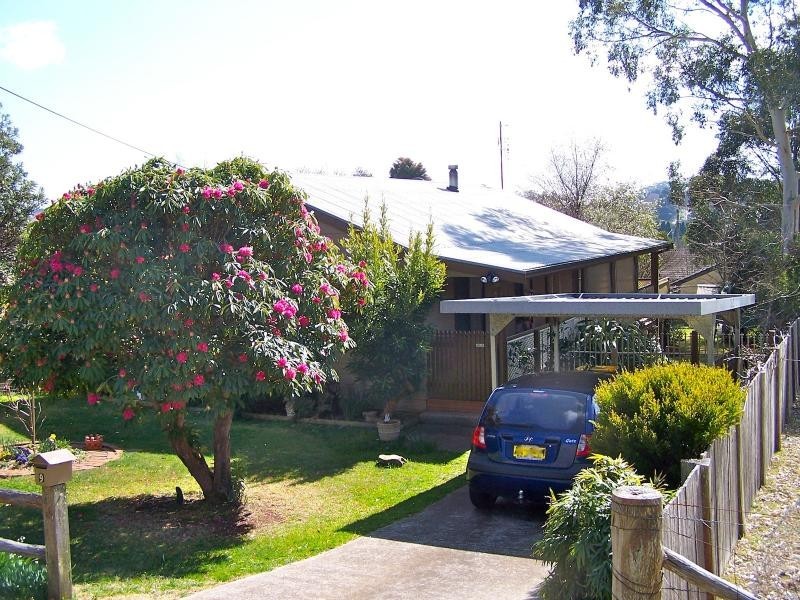 9 Victor Road, Robertson NSW 2577