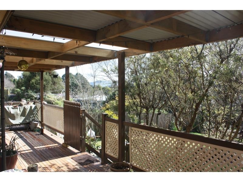 9 Victor Road, Robertson NSW 2577