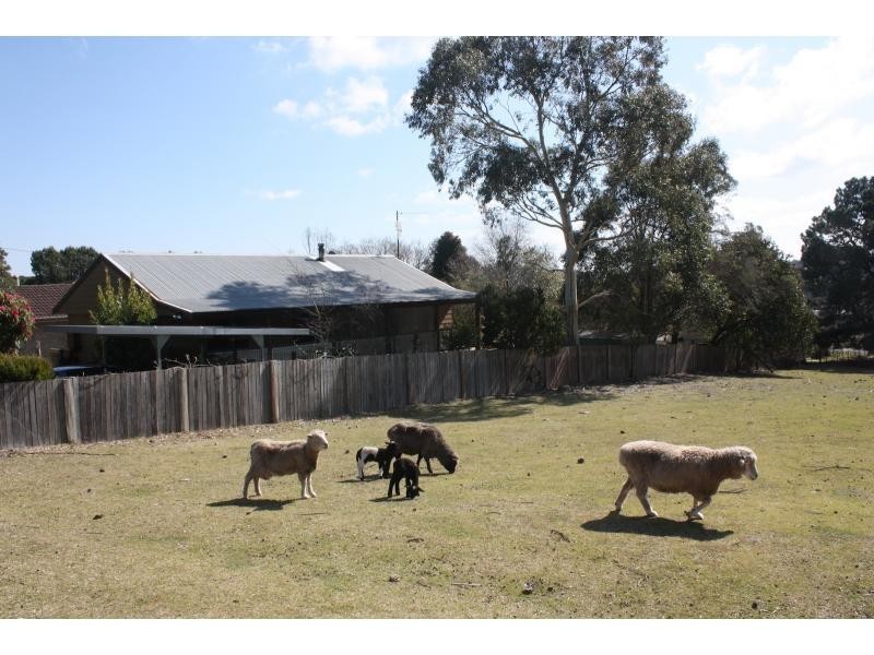 9 Victor Road, Robertson NSW 2577