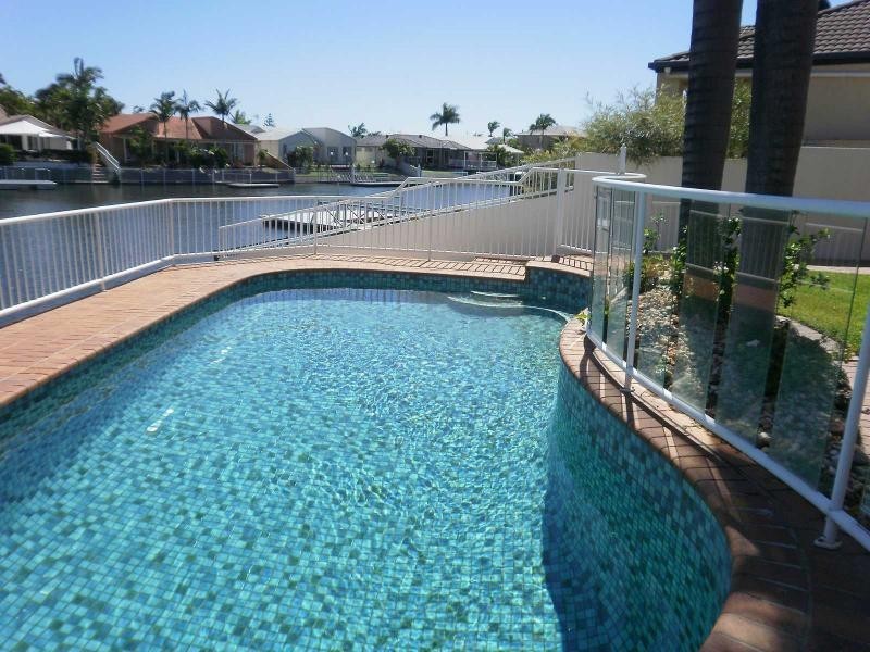 41 Nirvana Court, Runaway Bay QLD 4216