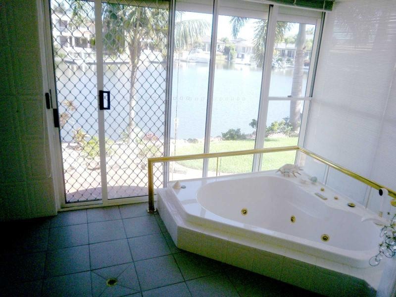 41 Nirvana Court, Runaway Bay QLD 4216