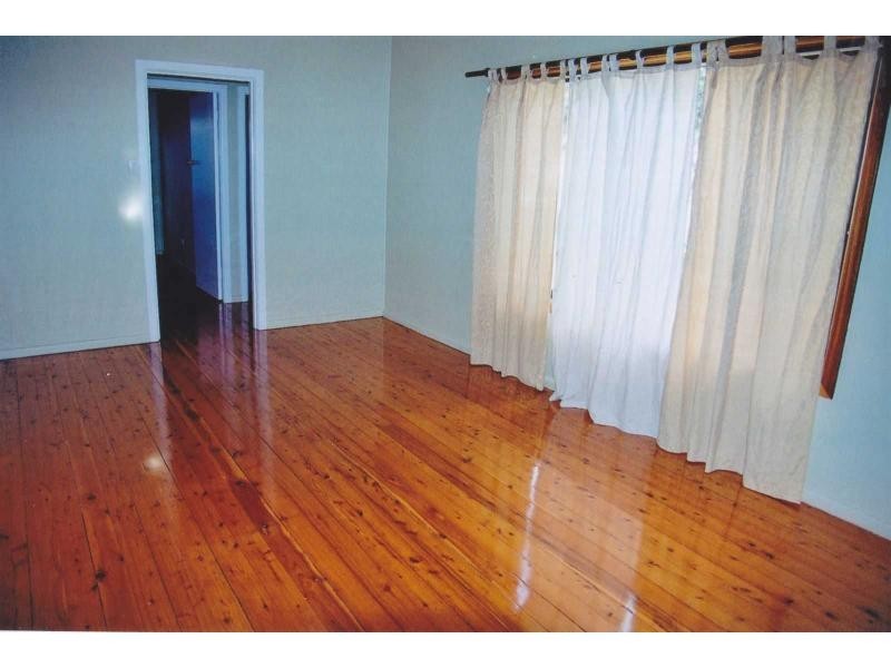 7 Denise Street, Lake Heights NSW 2502