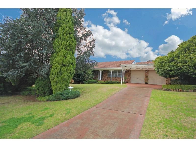 25 Caroline Chisholm Drive, Camden South NSW 2570