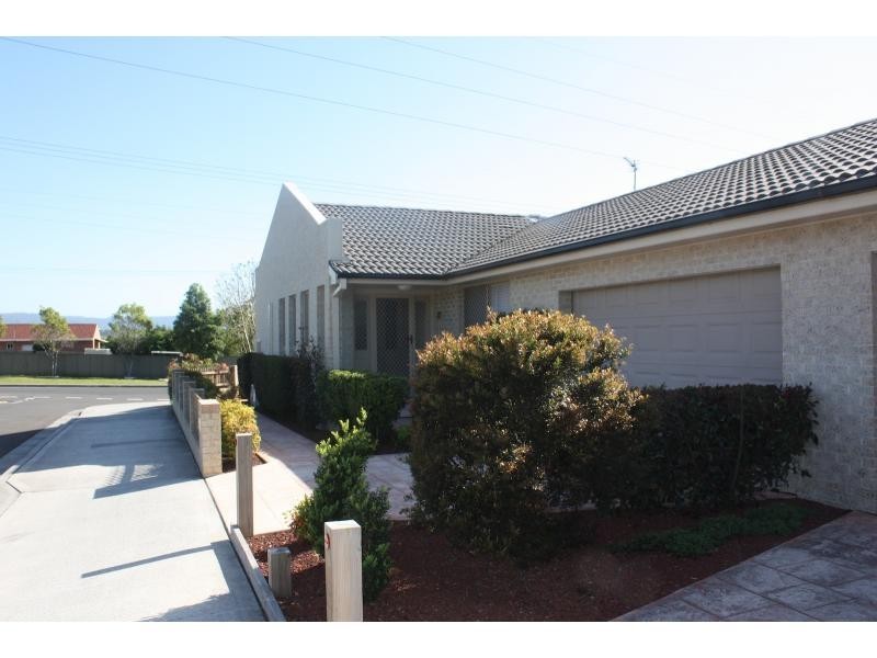 Villa 1/2 Stapleton Avenue, Albion Park NSW 2527