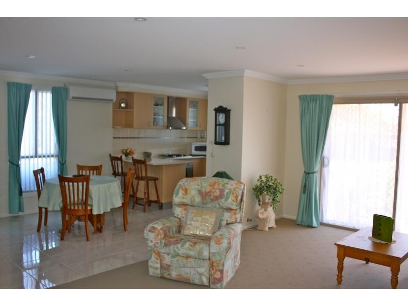 Villa 1/2 Stapleton Avenue, Albion Park NSW 2527