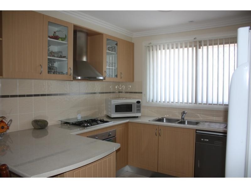 Villa 1/2 Stapleton Avenue, Albion Park NSW 2527