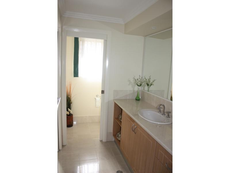 Villa 1/2 Stapleton Avenue, Albion Park NSW 2527