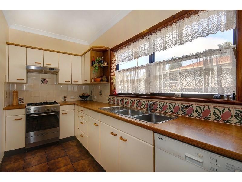 82 Phillip Street, Thirroul NSW 2515