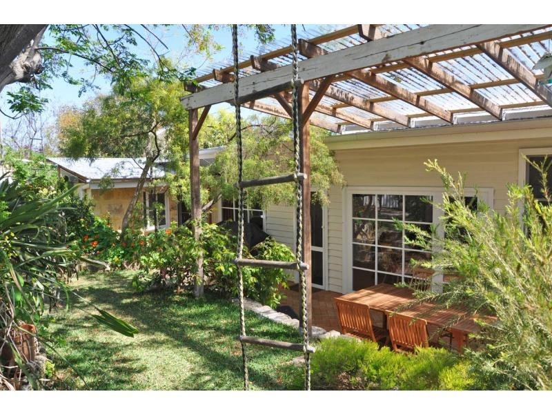 16 Howson Street, Hilton WA 6163