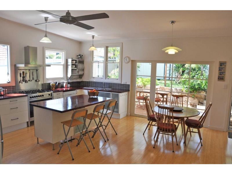 16 Howson Street, Hilton WA 6163