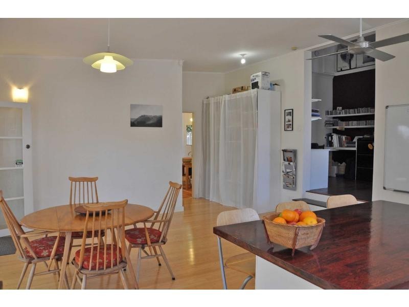 16 Howson Street, Hilton WA 6163