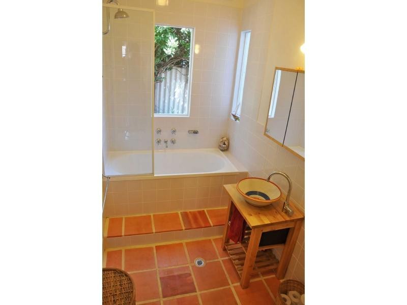 16 Howson Street, Hilton WA 6163