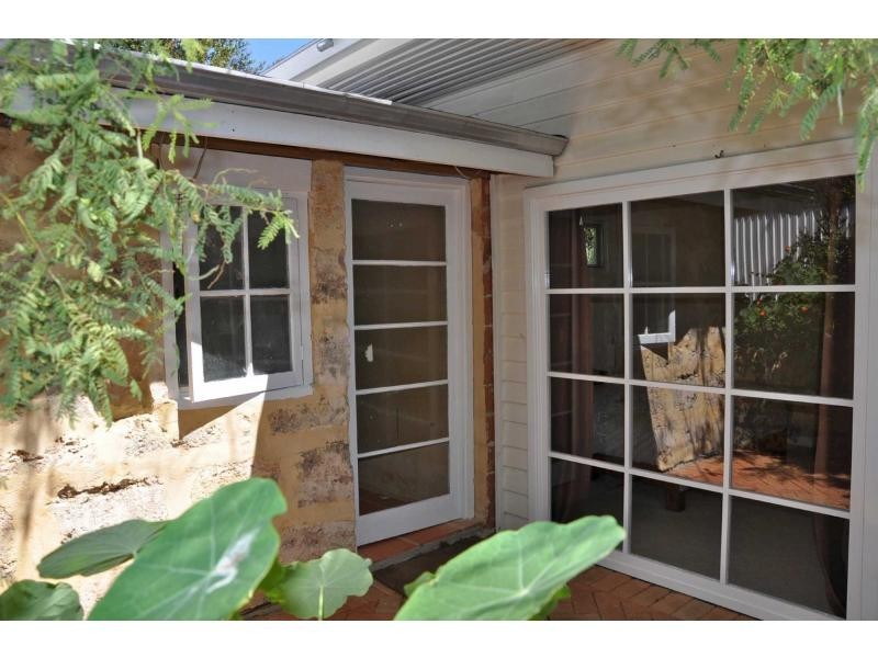 16 Howson Street, Hilton WA 6163