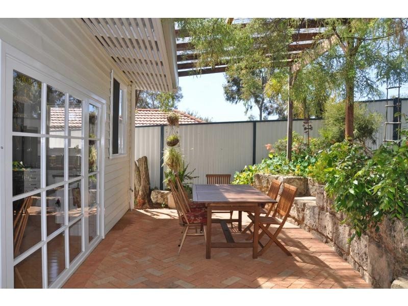 16 Howson Street, Hilton WA 6163