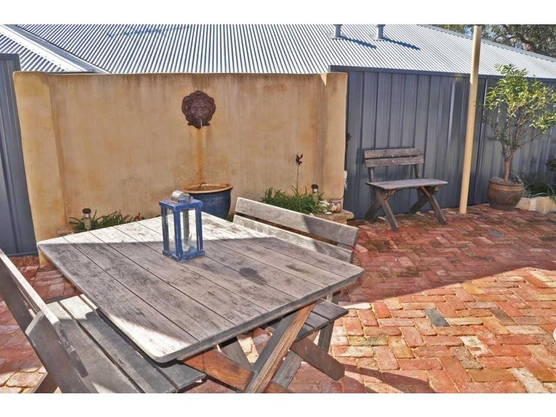 270A Carrington Street, Hilton WA 6163