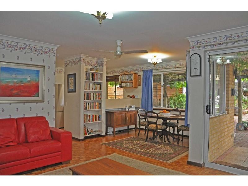 2 Mulberry Farm Lane, White Gum Valley WA 6162