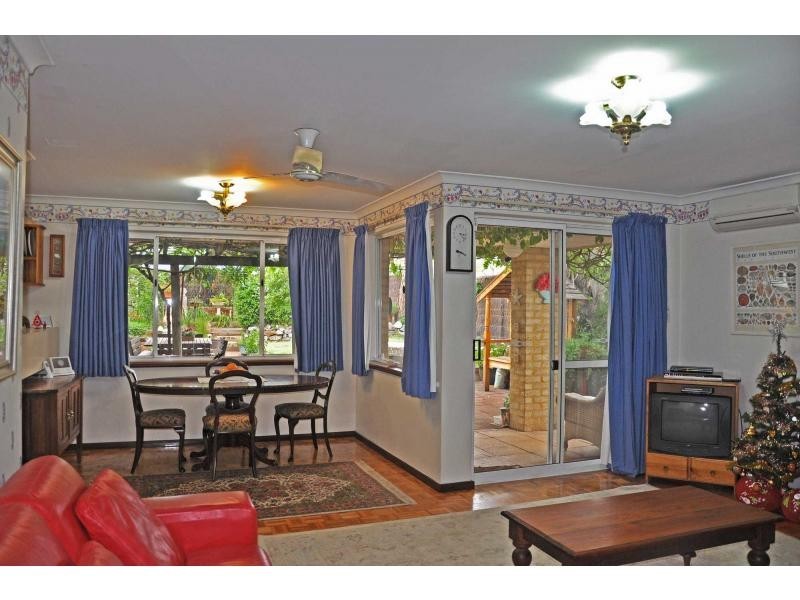 2 Mulberry Farm Lane, White Gum Valley WA 6162