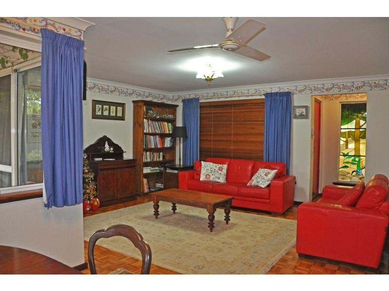 2 Mulberry Farm Lane, White Gum Valley WA 6162