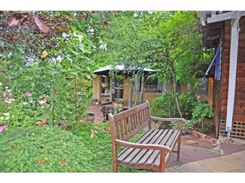 2 Mulberry Farm Lane, White Gum Valley WA 6162