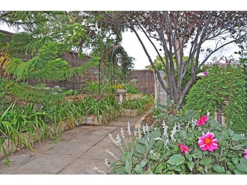 2 Mulberry Farm Lane, White Gum Valley WA 6162